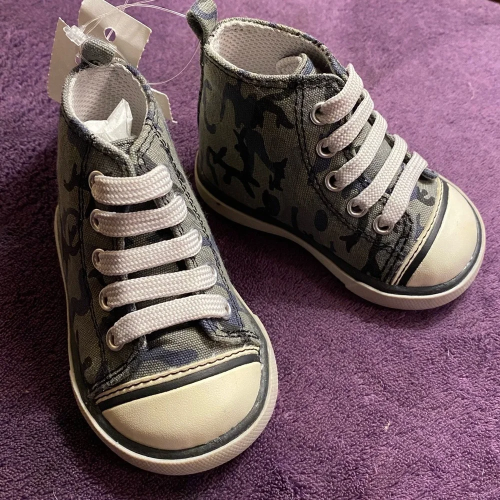 Baby Deer Gray Camo Infant Sneakers Size 3 High Top Walker Shoes